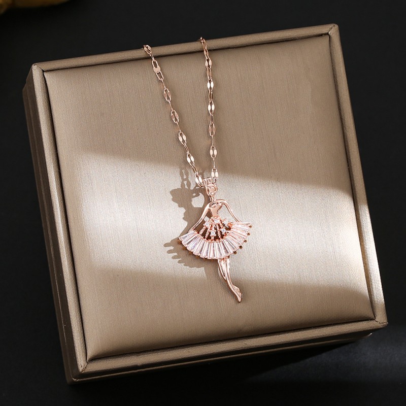 Internet Celebrity Fashion Titanium Steel Necklace For Female Niche, High-End And Durable Collarbone Chain, Light Luxury And Versatile Four Leaf Grass Jewelry