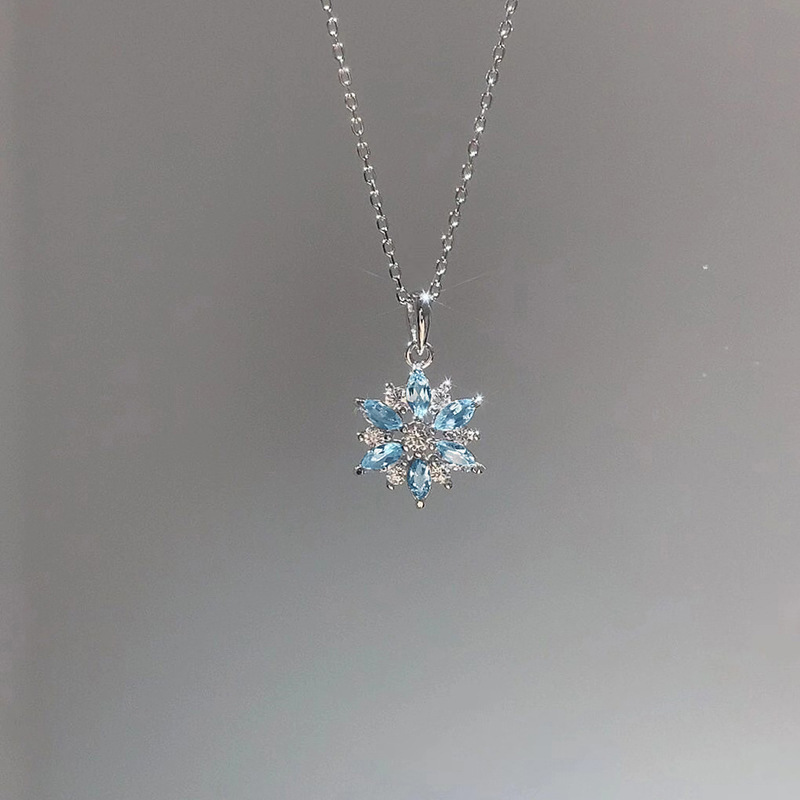 Titanium Steel Korean Version Trendy And Fashionable Diamond Inlaid Snowflake Necklace For Women With Simple And Indifferent Temperament Wholesale Of Collarbone Chain Accessories