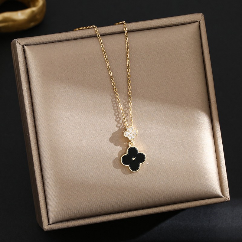 Internet Celebrity Fashion Titanium Steel Necklace For Female Niche, High-End And Durable Collarbone Chain, Light Luxury And Versatile Four Leaf Grass Jewelry