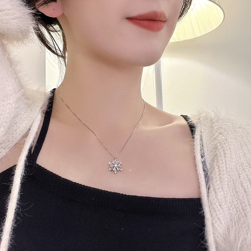 Mobius Necklace For Women, Light Luxury And Small, High End Design Sense, Mesh Red Collar Chain, Fashionable And Versatile, New 2023
