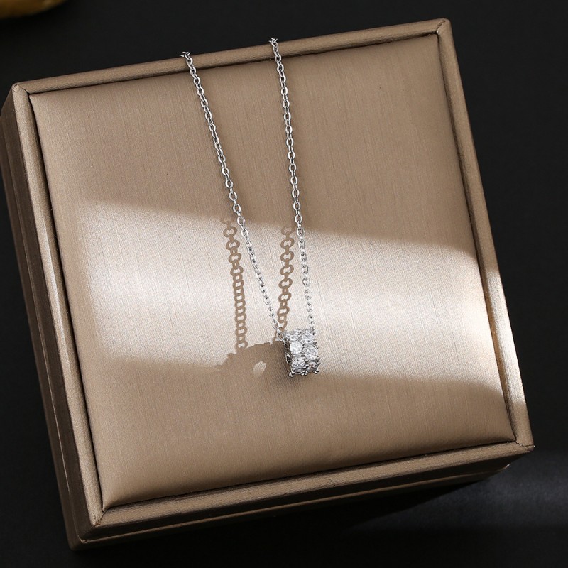 Internet Celebrity Fashion Titanium Steel Necklace For Female Niche, High-End And Durable Collarbone Chain, Light Luxury And Versatile Four Leaf Grass Jewelry