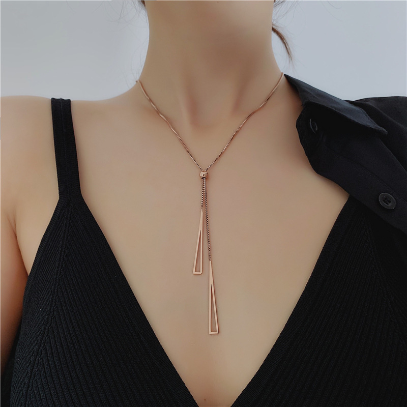 Internet Celebrity Fashion Titanium Steel Necklace For Female Niche, High-End And Durable Collarbone Chain, Light Luxury And Versatile Four Leaf Grass Jewelry