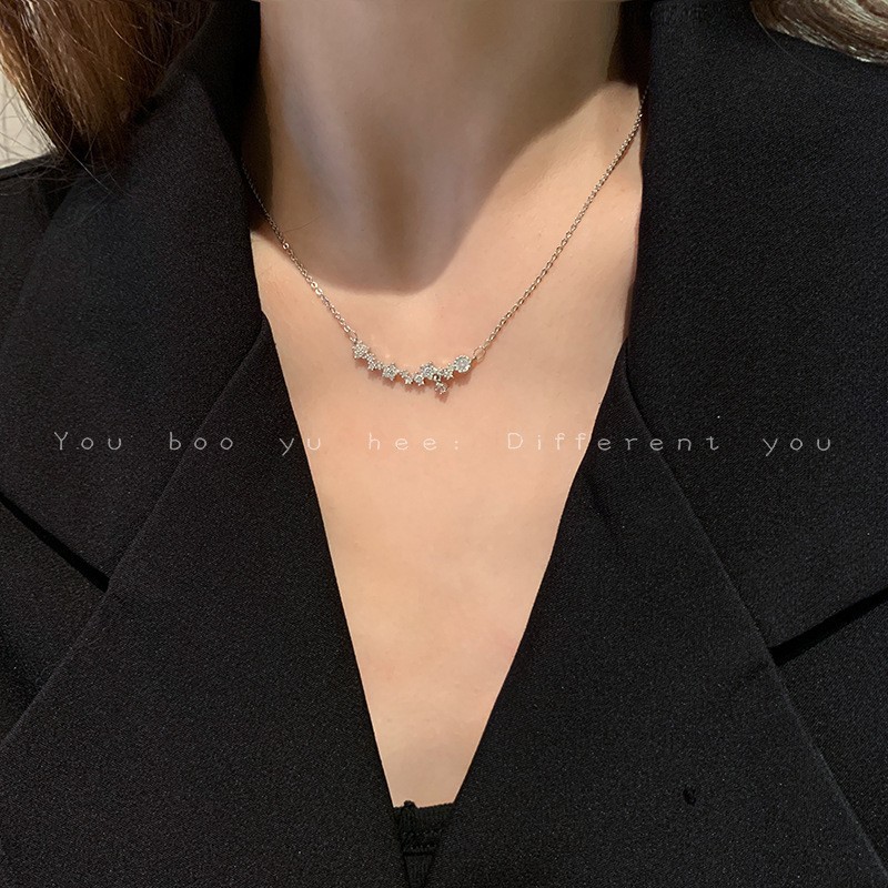 Mobius Necklace For Women, Light Luxury And Small, High End Design Sense, Mesh Red Collar Chain, Fashionable And Versatile, New 2023