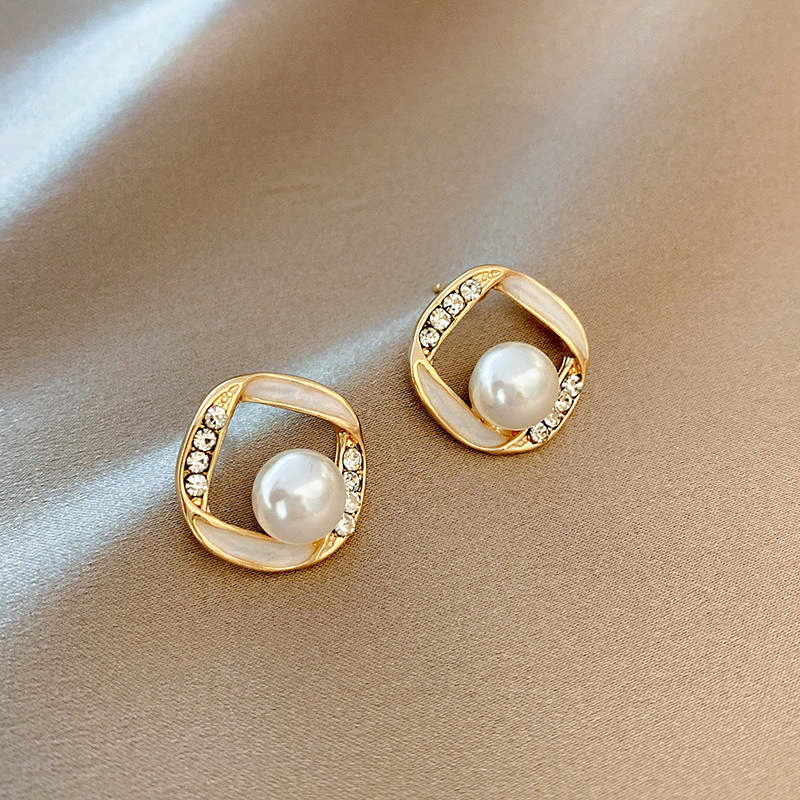 S925 Silver Needle Design Sense French Pearl Earrings For Women Korean Vintage Earrings, Popular Online, Simple Earrings Wholesale