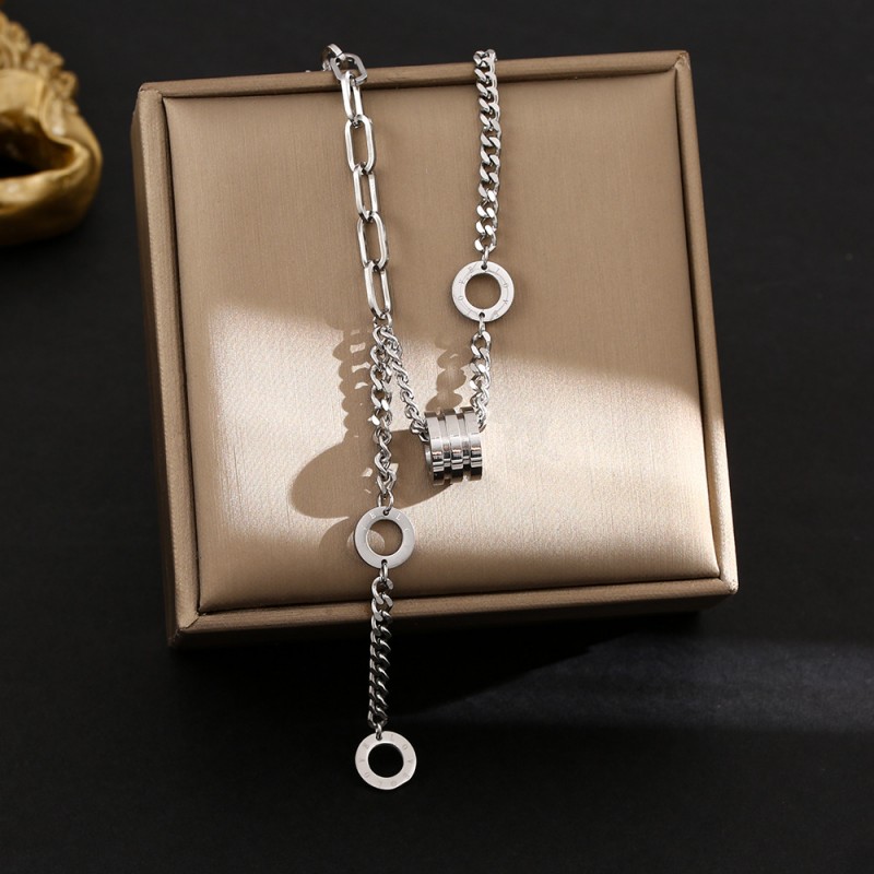 Internet Celebrity Fashion Titanium Steel Necklace For Female Niche, High-End And Durable Collarbone Chain, Light Luxury And Versatile Four Leaf Grass Jewelry